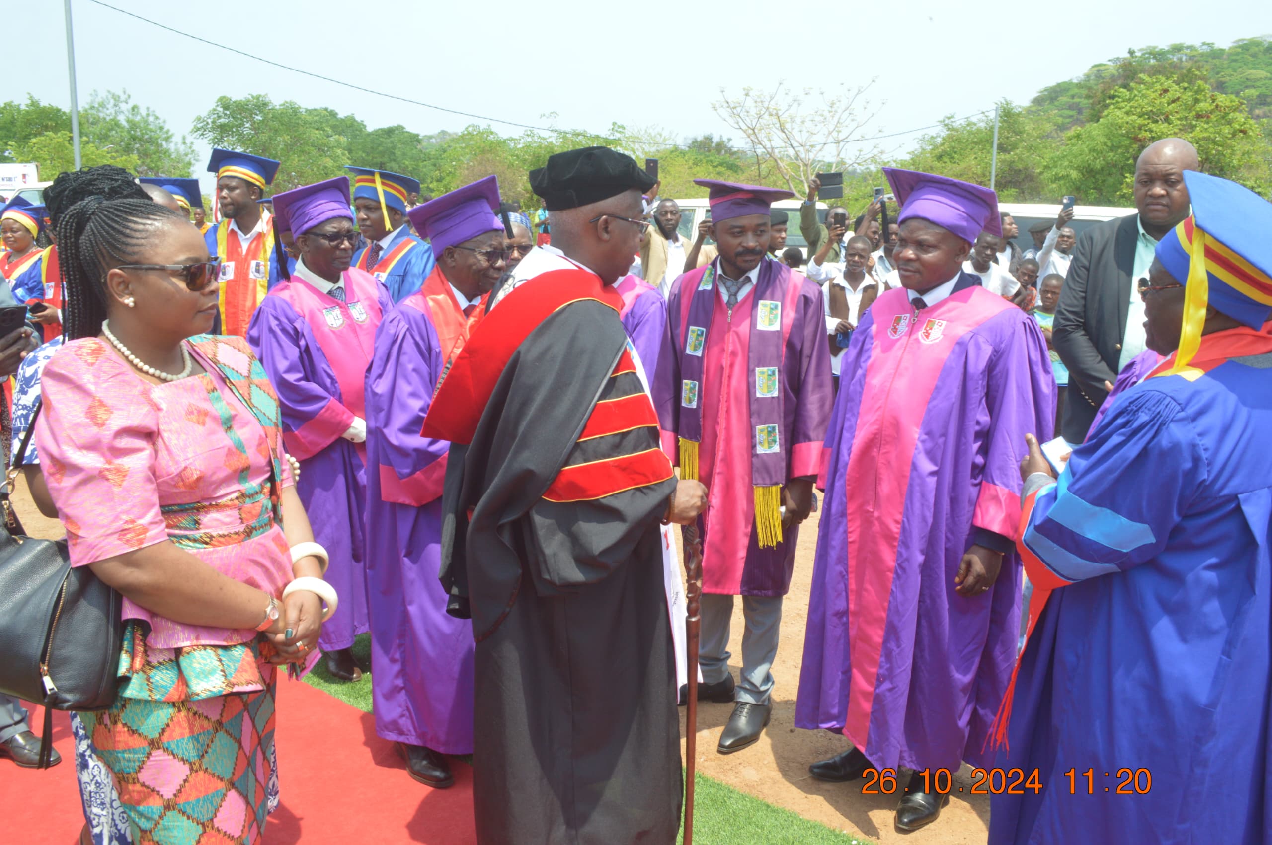 Bourses d’études pour la communauté.